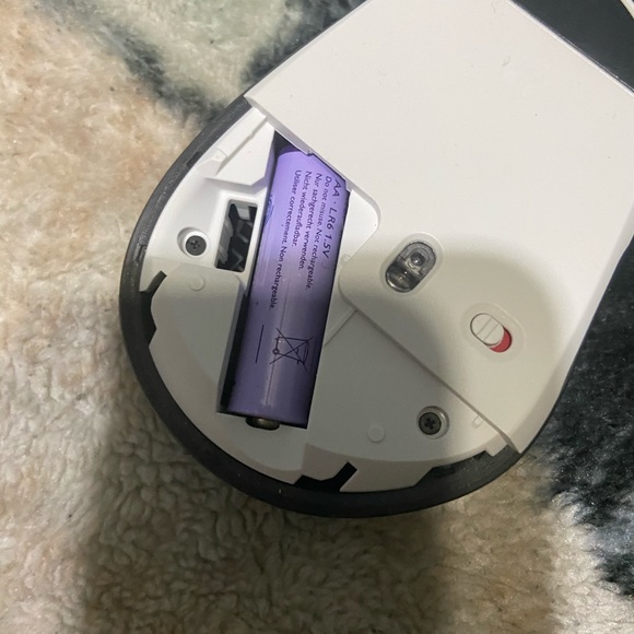 Logitech Wireless Mouse - Picture 3 of 3